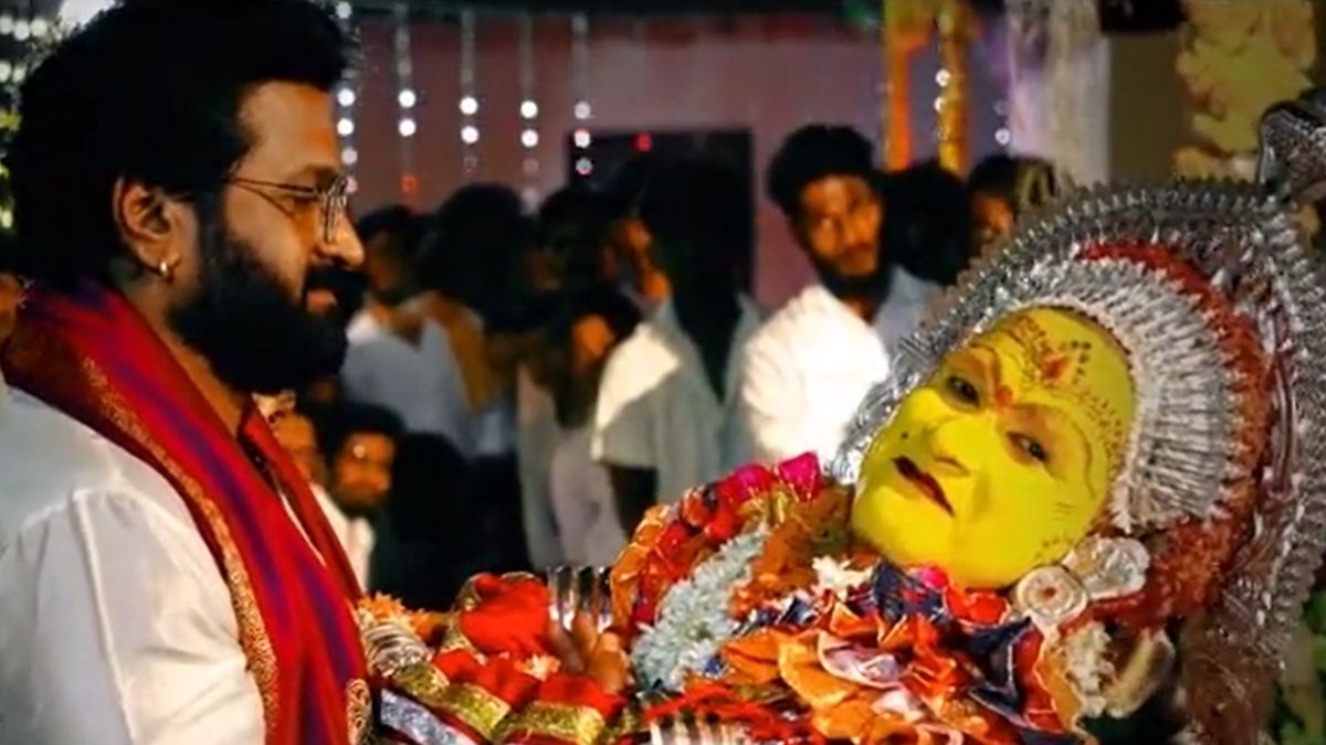Rishab Shetty & Entire 'Kantara' Team Attend Bhoota Kola Festival In Karnataka; Seek Blessings From Local Deity Daiva | WATCH